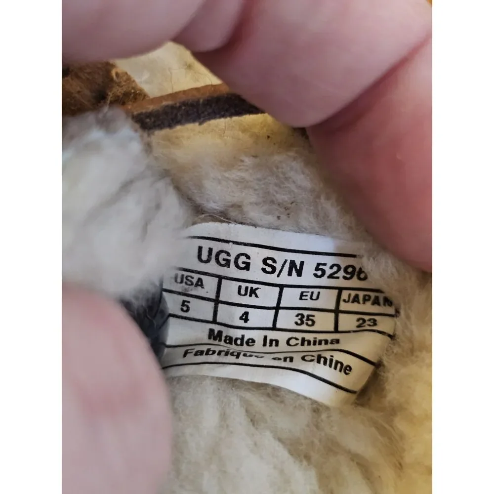 READ‎ UGG DAKOTA SUEDE SHEEPSKIN MOCCASINS GIRLS' SHOES SIZE 5 Womens 6.5